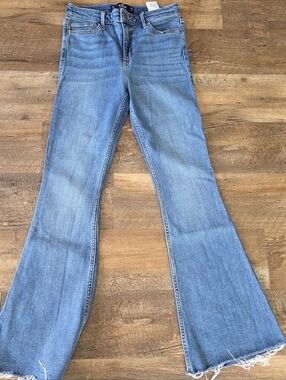 Hollister Women's Medium Blue Flare Jeans Raw Hem Size 5 Regular L31 W27